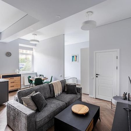 Modern Flat In Old Town Kaunas - Free Parking & Self Check-In Buitenkant foto