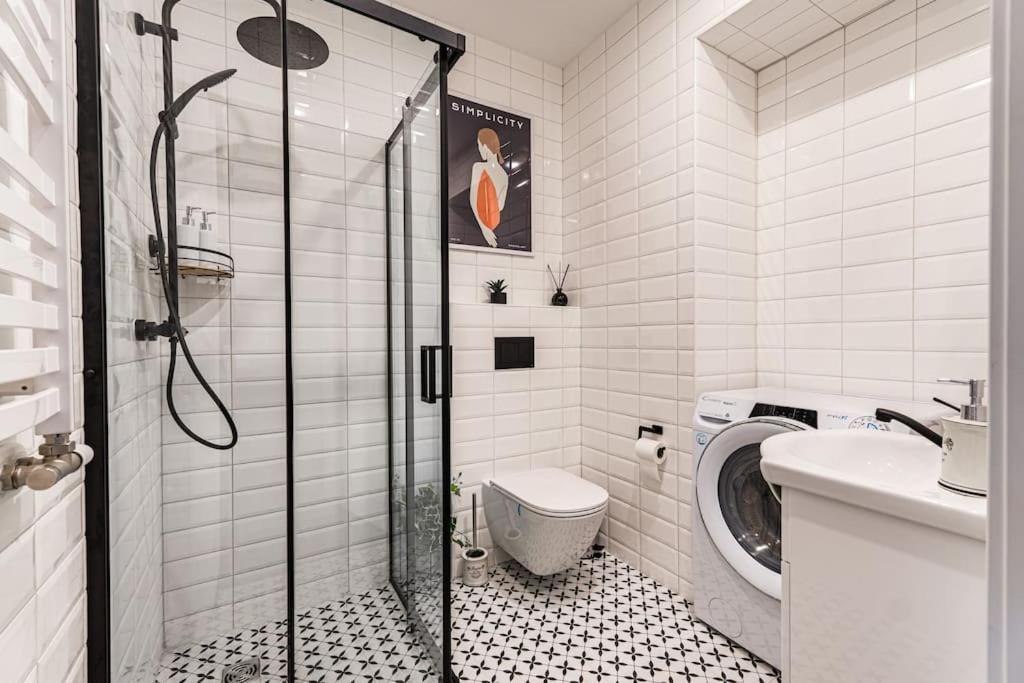Modern Flat In Old Town Kaunas - Free Parking & Self Check-In Buitenkant foto