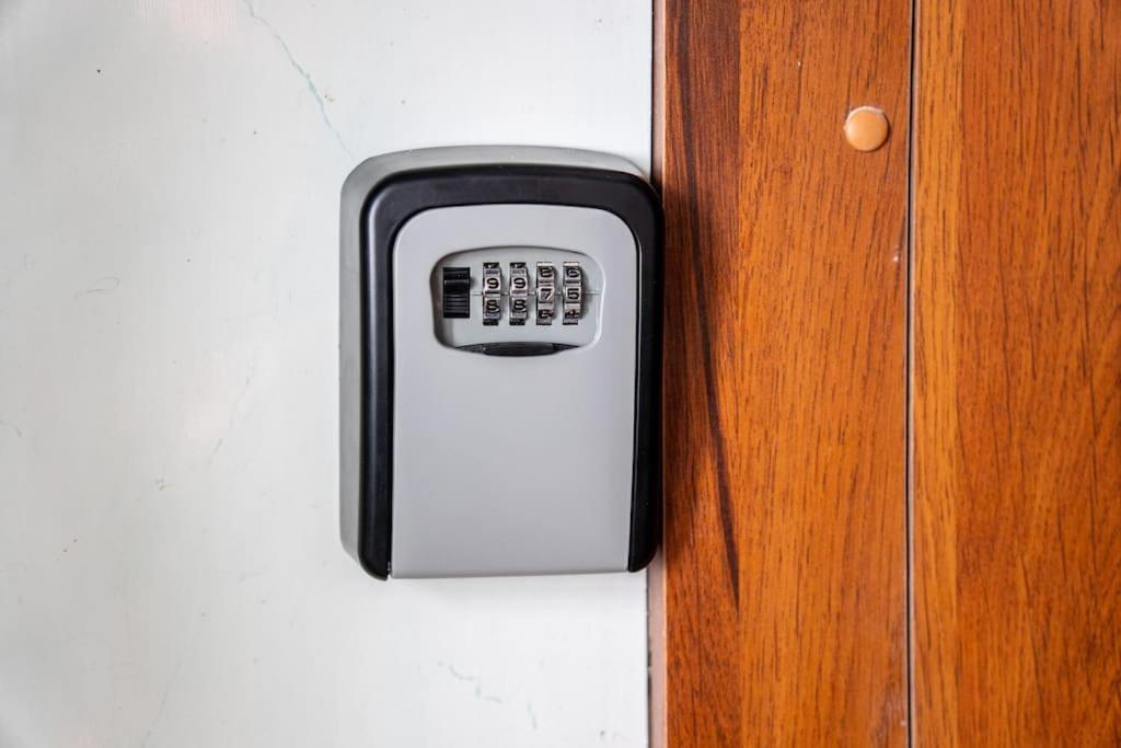 Modern Flat In Old Town Kaunas - Free Parking & Self Check-In Buitenkant foto