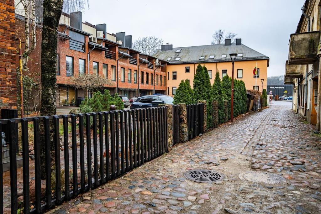 Modern Flat In Old Town Kaunas - Free Parking & Self Check-In Buitenkant foto